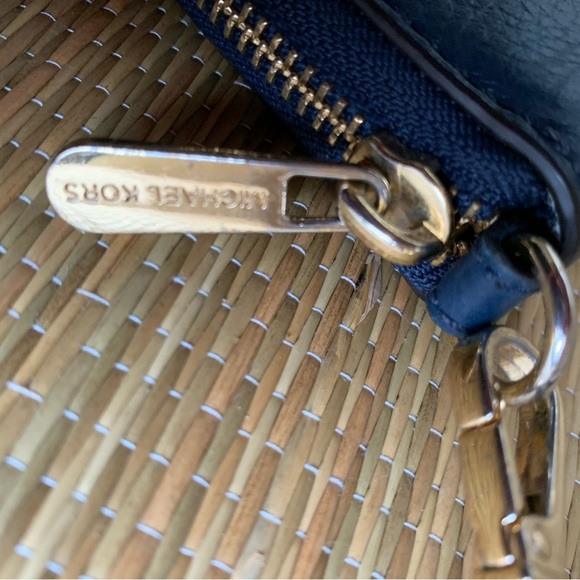 New Michael Kors leather wallet navy w/ gold hardware zip around closure - Picture 4 of 7